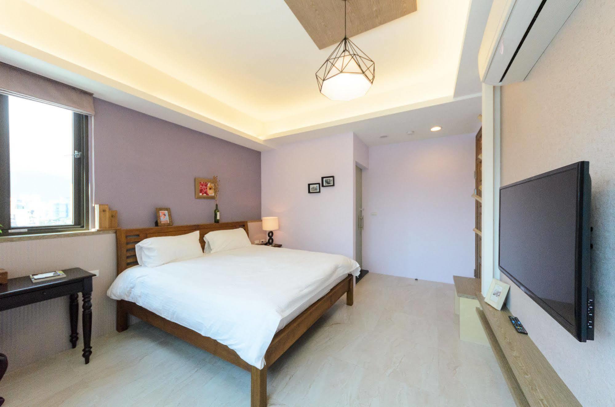 Jhongshan Building Bed And Breakfast Hualien City Exterior photo