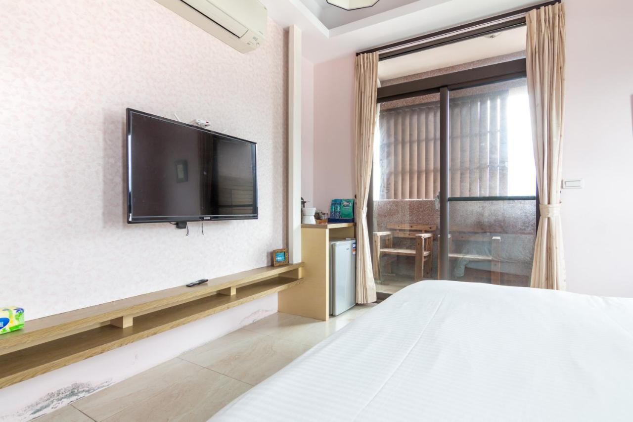 Jhongshan Building Bed And Breakfast Hualien City Exterior photo