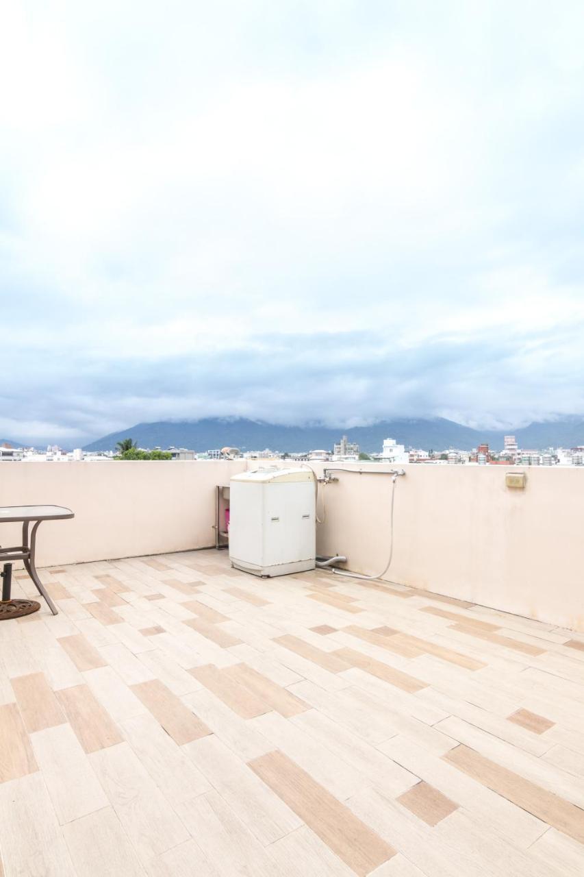 Jhongshan Building Bed And Breakfast Hualien City Exterior photo