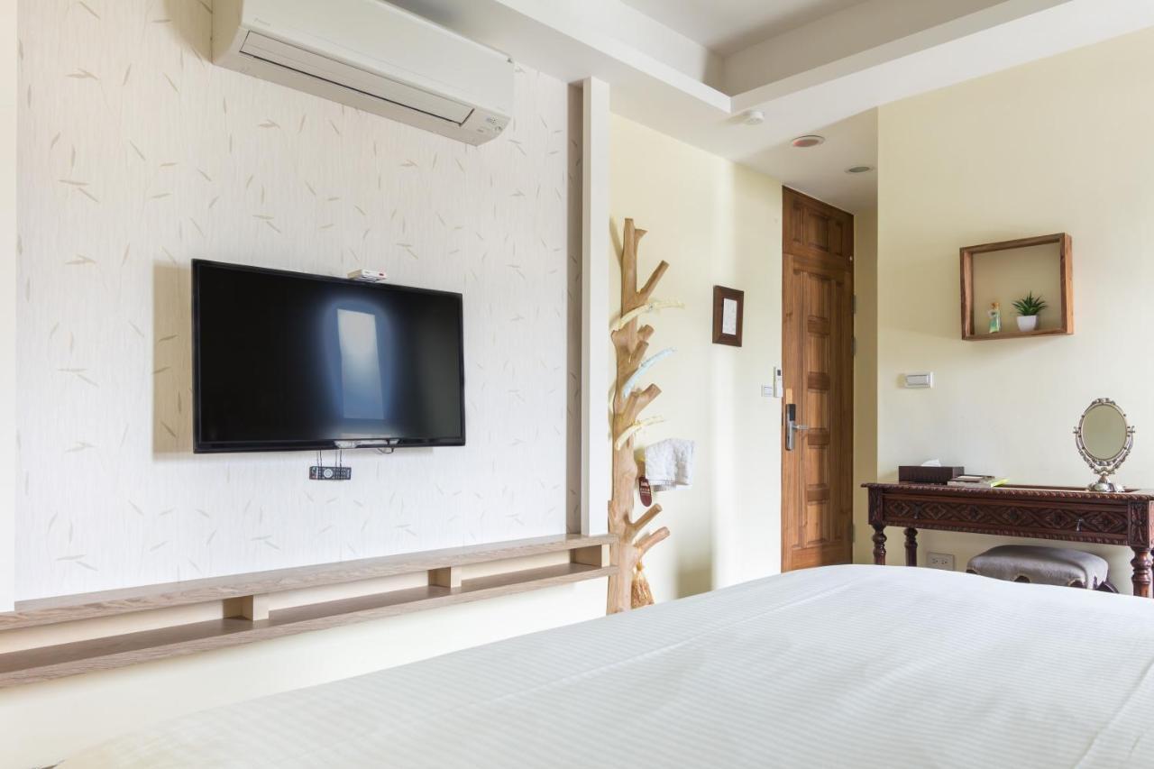 Jhongshan Building Bed And Breakfast Hualien City Exterior photo