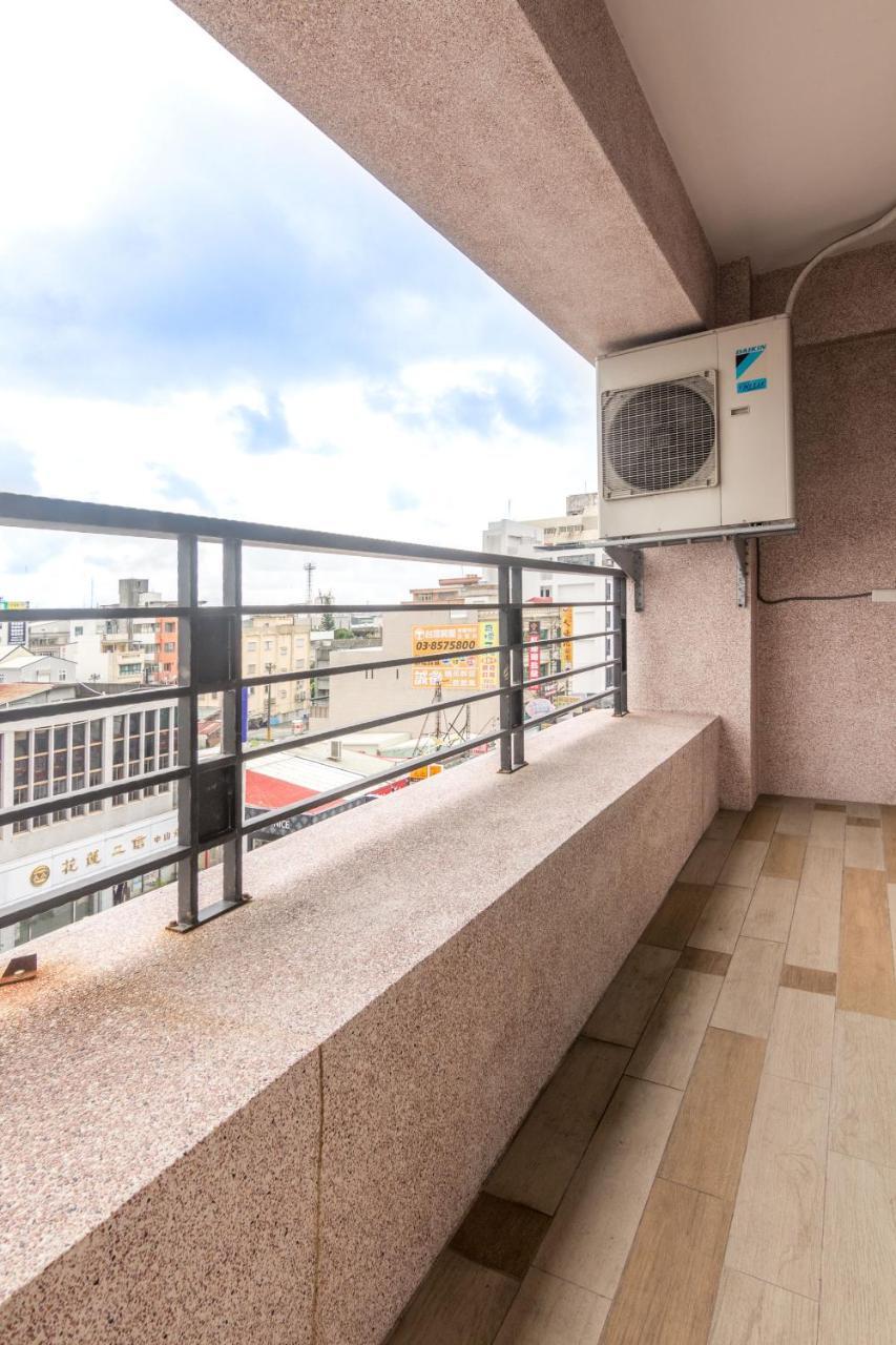 Jhongshan Building Bed And Breakfast Hualien City Exterior photo