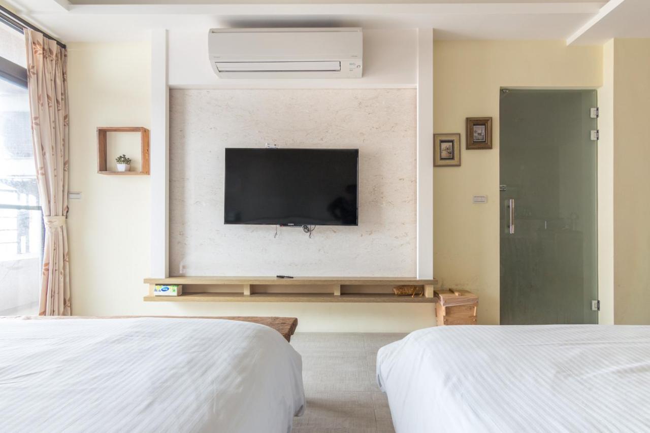 Jhongshan Building Bed And Breakfast Hualien City Exterior photo